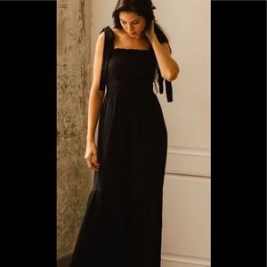 Nothing fits but momoka dress in black, EUC